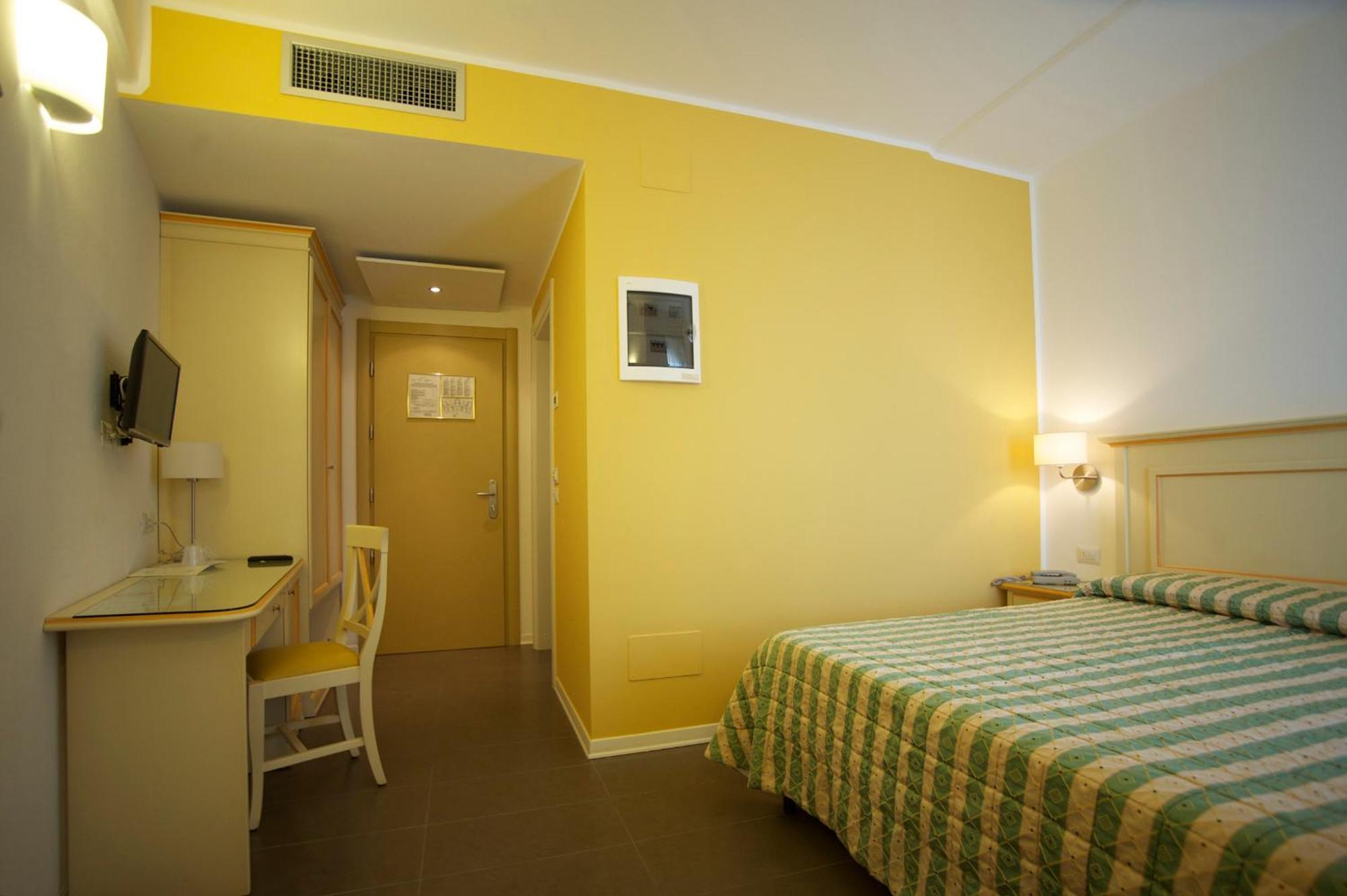 Hotel Stella Marina San Vincenzo Bagian luar foto